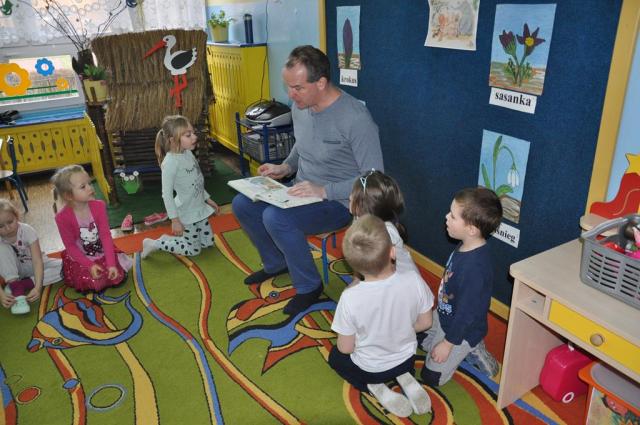 Czytanie bajek gr.Muszelki